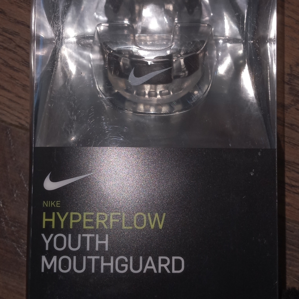Nike hyperflow youth mouthguard